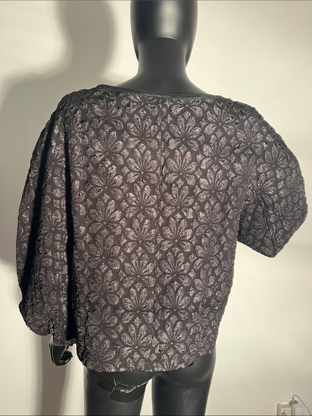 NWOT Max Studio Black Textured Floral Jacquard Long-Sleeve Top - Picture 6 of 10